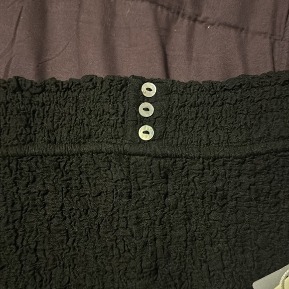 Black shorts - Picture 2 of 5